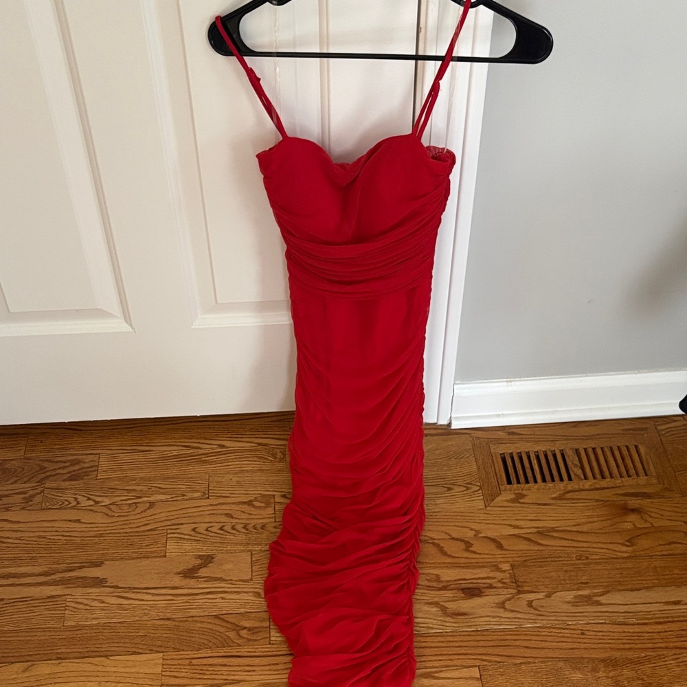 Chic Strapless Red Dress